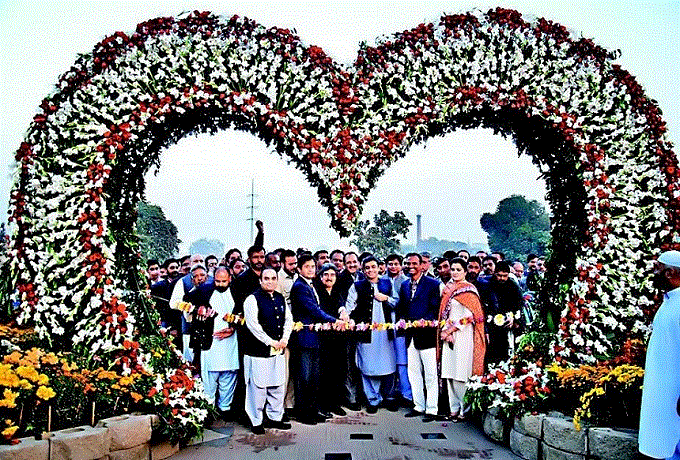 Hamza Shahbaz Sharif Inaugurated Flower Show (Gul e Daoodi) at Greater Iqbal Park Lahore